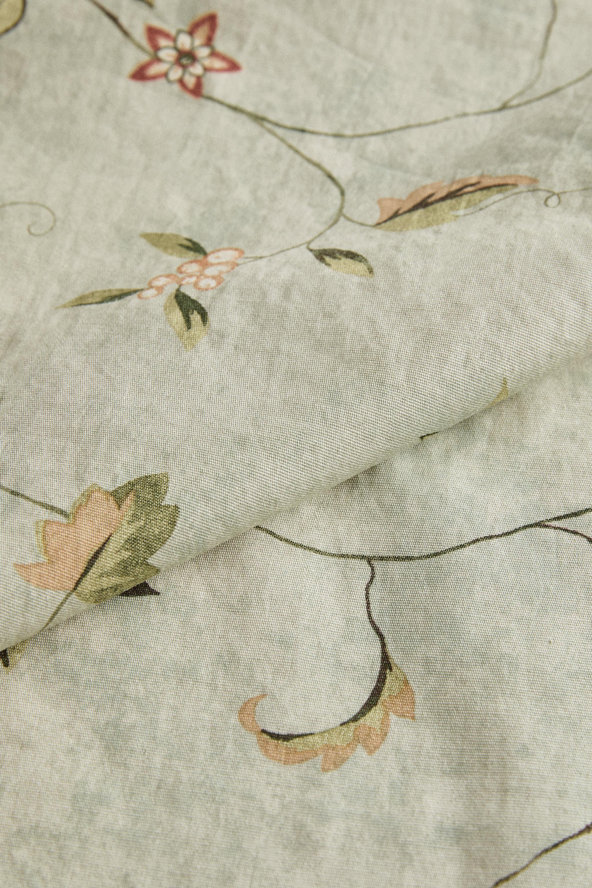 FLORAL PRINT AND LACE TRIM TABLE RUNNER